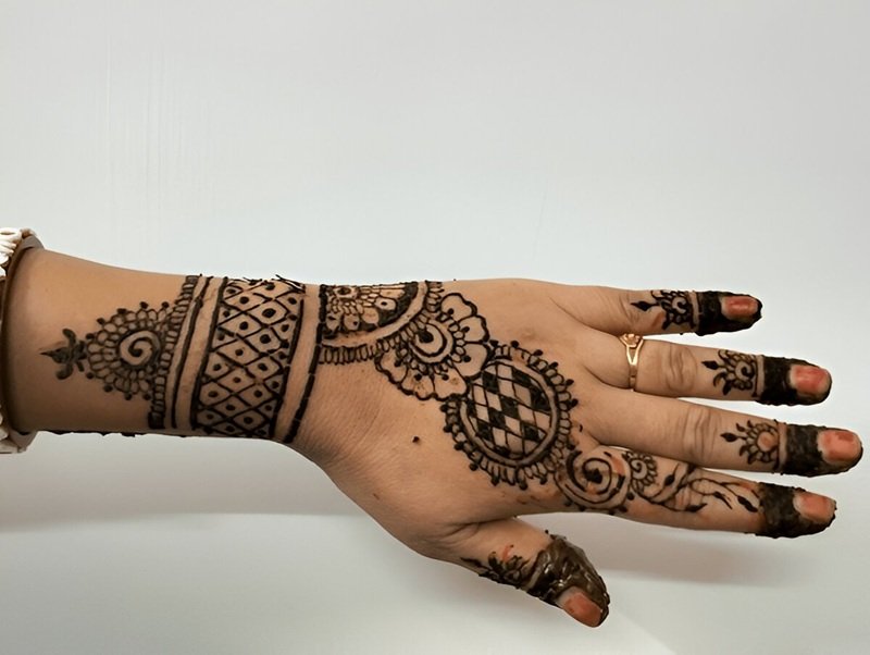 Simple Mehndi Design Photo