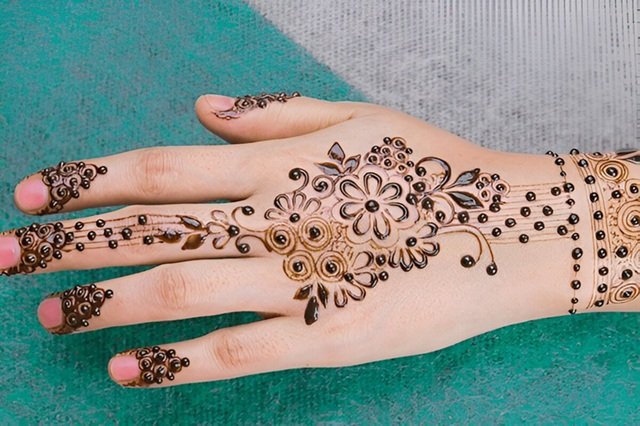 Stylish Simple Mehndi Design