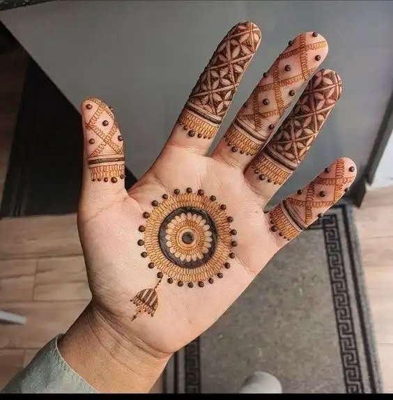 Arabic Circle Mehndi Design