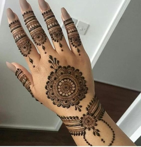 Arabic Circle Mehndi Design