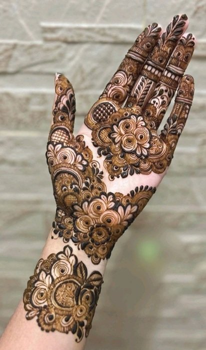 Beautiful Pakistani Mehndi Design