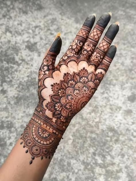 Beautiful Pakistani Mehndi Design