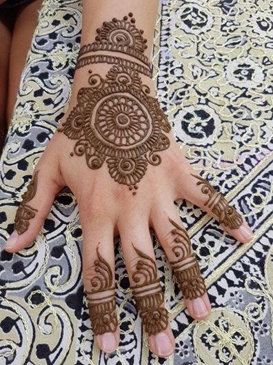 Circle Mehndi Designs Front Hand